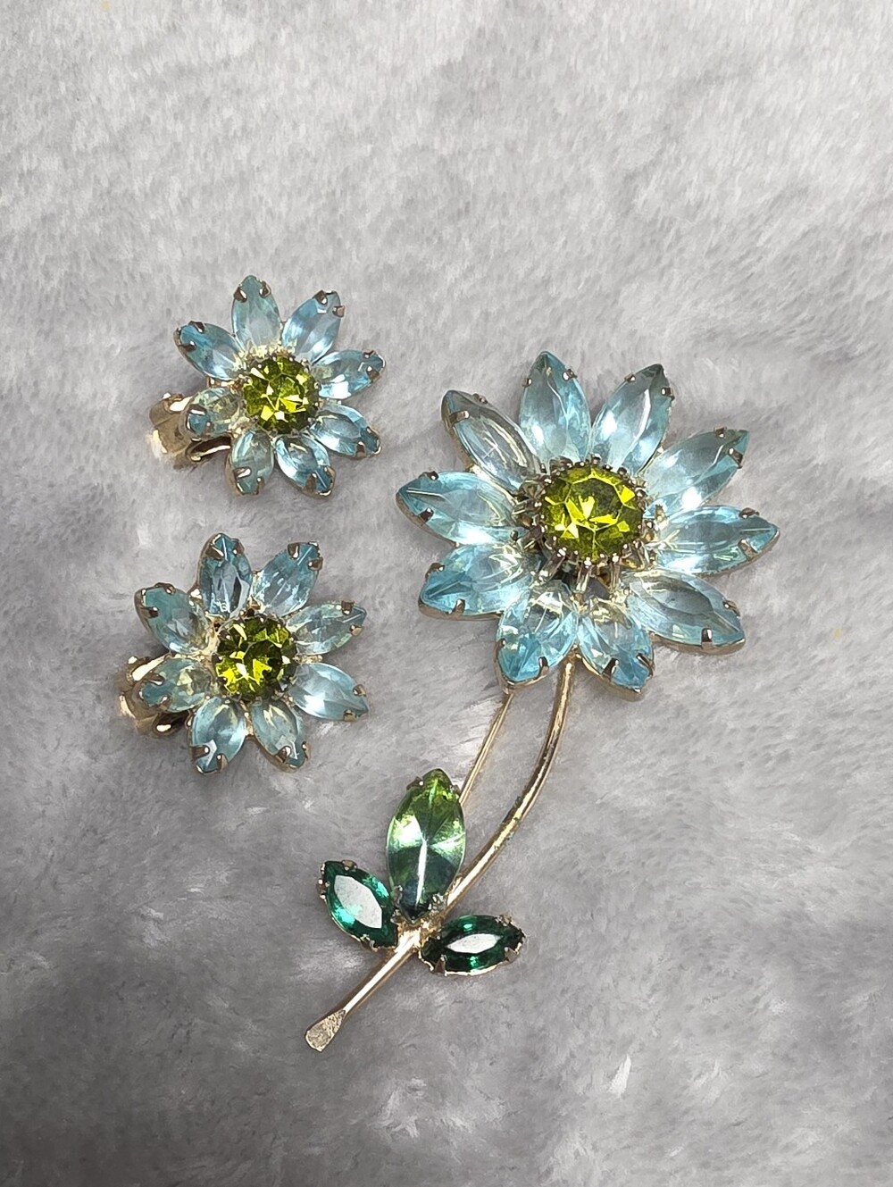 Vintage Signed Weiss Aqua Blue Green Rhinestone Daisy Brooch & Clip Earrings Set